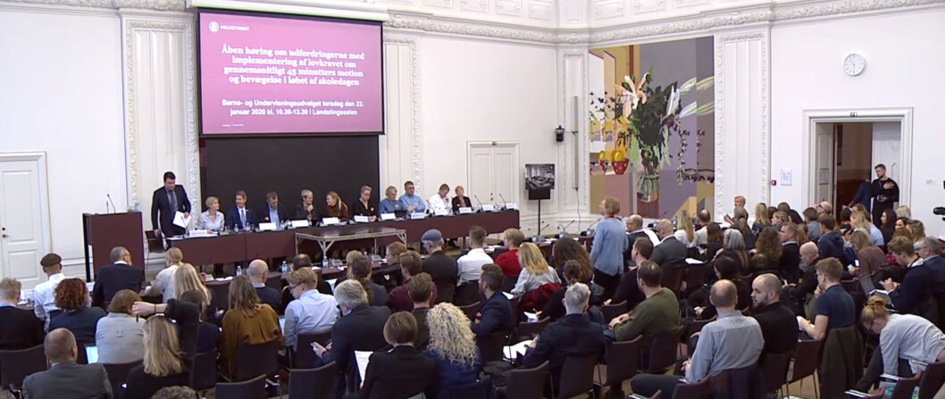 Folkeskolereformen og kravet om 45 minutters bevægelse i løbet af skoledagen har brug for at blive Folkeskolereformen og kravet om 45 minutters bevægelse i løbet af skoledagen har brug for at blive
