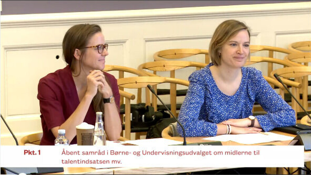 Ellen Trane Nørby og Anne Sophie Callesen eftersøgte svar på, hvorfor regeringen har fjernet de 65 millioner kroner til den særlige nationale talentenhed, der skulle understøtte undervisningsindsatsen for de dygtigste elever i folkeskolen. Ellen Trane Nørby og Anne Sophie Callesen eftersøgte svar på, hvorfor regeringen har fjernet de 65 millioner kroner til den særlige nationale talentenhed, der skulle understøtte undervisningsindsatsen for de dygtigste elever i folkeskolen.