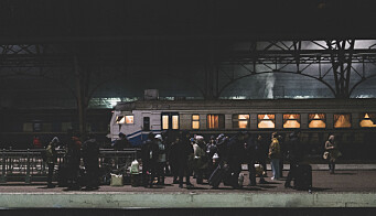 Ukrainere venter på et tog i Lviv i det vestlige Ukraine