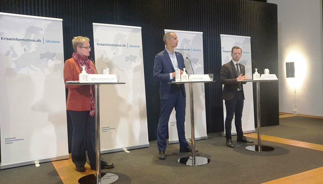 Børne- og undervisningsminister Pernille Rosenkrantz-Theil (S), udlændinge- og integrationsminister Mathias Tesfaye (S) og beskæftigelsesminister Peter Hummelgaard (S) havde indkaldt til pressemøde i dag kl. 10. Børne- og undervisningsminister Pernille Rosenkrantz-Theil (S), udlændinge- og integrationsminister Mathias Tesfaye (S) og beskæftigelsesminister Peter Hummelgaard (S) havde indkaldt til pressemøde i dag kl. 10.