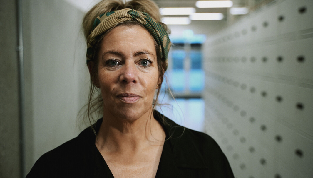 "Vi ved, at forældre på privatskoler har en anden loyalitet. Det har de, de selv har valgt det, fordi de betaler til det, og så skal det blive en succes. Når noget skal blive en succes, så har man brug for at fortælle om det: 'Vi er så glade for, vi tog det valg. Det fungerer så godt. Lærerne er så dygtige, de finder på så mange ting'. Når man går på en folkeskole, så kan det være et sted, man bare er endt. Man har måske ikke tænkt over det, fordi man selvfølgelig skal gå i folkeskole. Men det er bare meget vigtigt, at vi har nogle, der fortæller noget om os", siger skoleleder på Hundested Skole Malene Nyenstad "Vi ved, at forældre på privatskoler har en anden loyalitet. Det har de, de selv har valgt det, fordi de betaler til det, og så skal det blive en succes. Når noget skal blive en succes, så har man brug for at fortælle om det: 'Vi er så glade for, vi tog det valg. Det fungerer så godt. Lærerne er så dygtige, de finder på så mange ting'. Når man går på en folkeskole, så kan det være et sted, man bare er endt. Man har måske ikke tænkt over det, fordi man selvfølgelig skal gå i folkeskole. Men det er bare meget vigtigt, at vi har nogle, der fortæller noget om os", siger skoleleder på Hundested Skole Malene Nyenstad