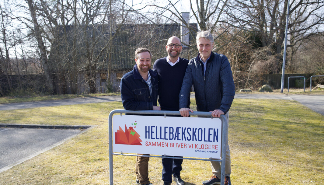 Skoleleder Thomas Horn (th) er glad for besøget af kok gorm Wisweh og fødevaeminister Rasmus Prehn. Skolen har en klimaprofil, som skal være med til at tiltrække elever. "Vi vil gerne brande skolen. Mange af vores forældre har selv gået på privatskole, og derfor er det vigtigt, at vi kan brande os på faglighed, trivsel og det grønne", siger skoleleder Thomas Horn. Skoleleder Thomas Horn (th) er glad for besøget af kok gorm Wisweh og fødevaeminister Rasmus Prehn. Skolen har en klimaprofil, som skal være med til at tiltrække elever. "Vi vil gerne brande skolen. Mange af vores forældre har selv gået på privatskole, og derfor er det vigtigt, at vi kan brande os på faglighed, trivsel og det grønne", siger skoleleder Thomas Horn.