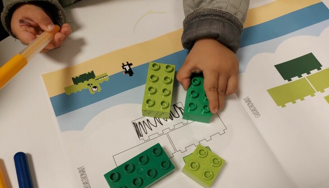 1-årig med duploklodser 1-årig med duploklodser