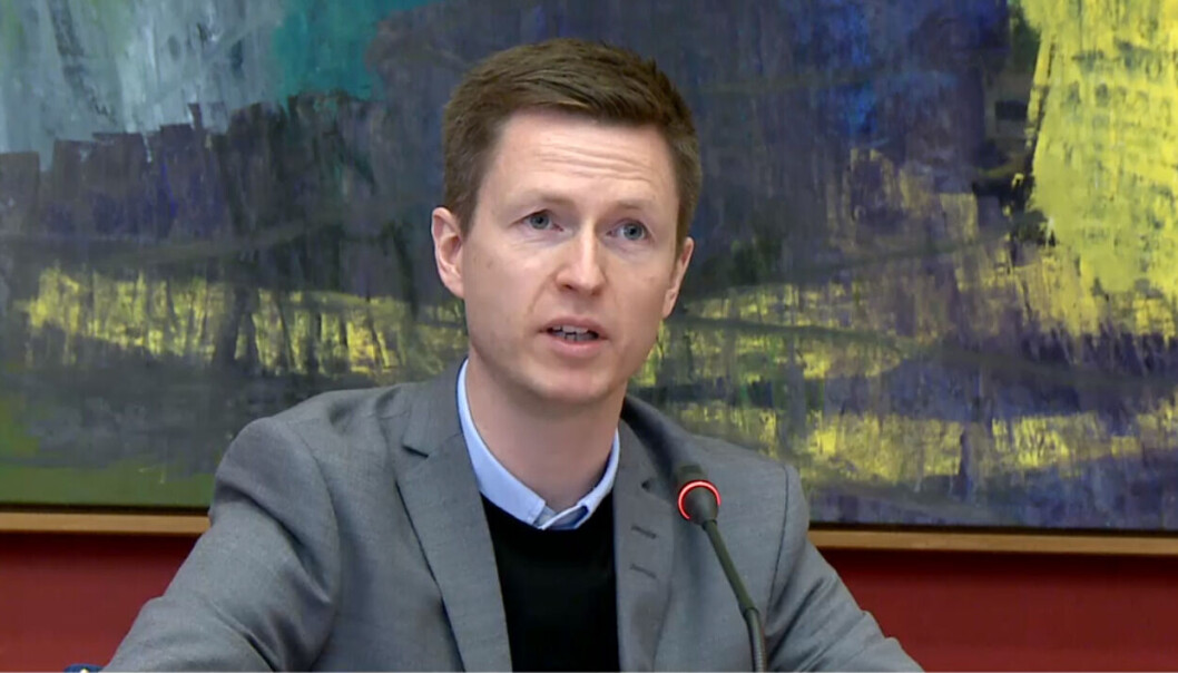 Uddannelses- og forskningsminister Jesper Petersen svarede på spørgsmål om højt begavede børn på et samråd i Børne- og undervisningsudvalget Uddannelses- og forskningsminister Jesper Petersen svarede på spørgsmål om højt begavede børn på et samråd i Børne- og undervisningsudvalget
