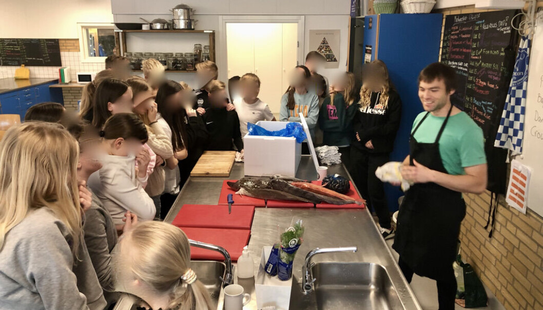 <span class="italic" data-lab-italic_desktop="italic">Vi starter med en præsentation af Kasper, dagens program, forslag til tilbehør og tilberedningsmetoder og ikke mindst de herlige fisk.</span> <span class="italic" data-lab-italic_desktop="italic">Vi starter med en præsentation af Kasper, dagens program, forslag til tilbehør og tilberedningsmetoder og ikke mindst de herlige fisk.</span>