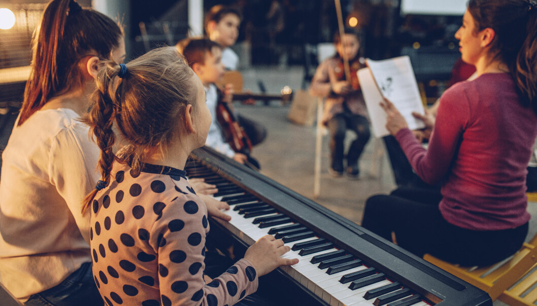 Mangel på uddannede musiklæere kan være en årsag til, at kun omkring 550 skoler udbyder musik som valgfag