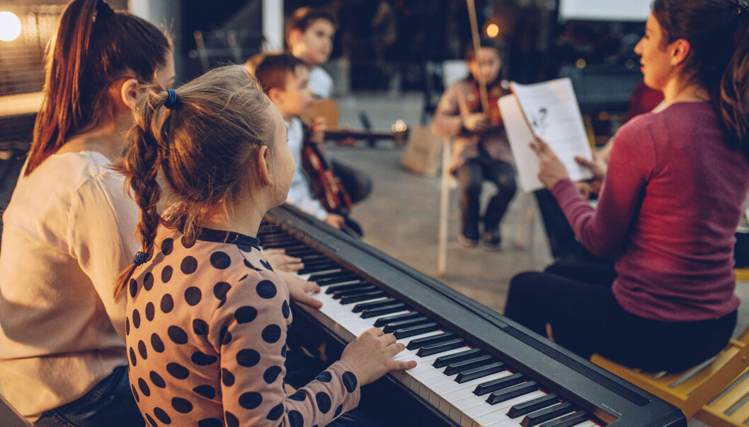 Mangel på uddannede musiklæere kan være en årsag til, at kun omkring 550 skoler udbyder musik som valgfag Mangel på uddannede musiklæere kan være en årsag til, at kun omkring 550 skoler udbyder musik som valgfag