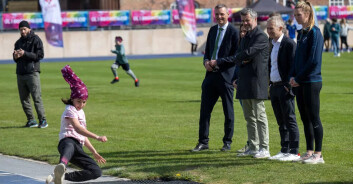 Kronprins Frederik får med sin tilstedeværelse eleverne til at yde ti procent ekstra, vurderer DIF's formand. Kronprins Frederik får med sin tilstedeværelse eleverne til at yde ti procent ekstra, vurderer DIF's formand.