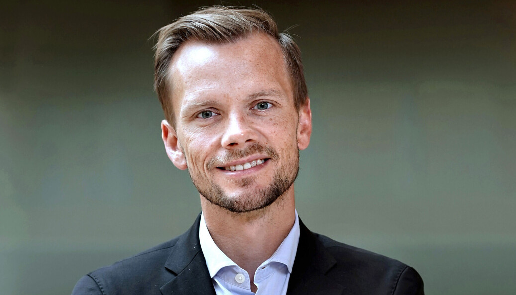 Der er hårdt brug for flere hænder, og vi skal gøre alt, vi kan, for, at danskerne ikke oplever forringelser i børnehaver og på skoler, mens vi tager vores del af ansvaret for at hjælpe folk i nød på flugt fra krig og død, siger beskæftigelsesminister Peter Hummelgaard Der er hårdt brug for flere hænder, og vi skal gøre alt, vi kan, for, at danskerne ikke oplever forringelser i børnehaver og på skoler, mens vi tager vores del af ansvaret for at hjælpe folk i nød på flugt fra krig og død, siger beskæftigelsesminister Peter Hummelgaard