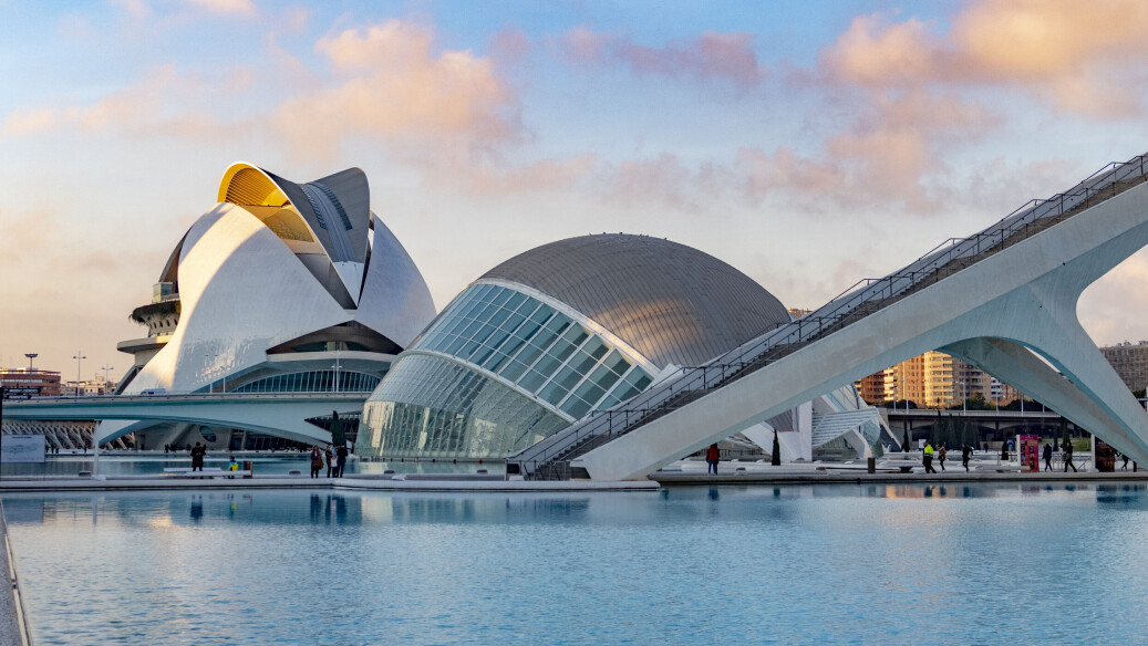 Topmødet bliver i år afholdt i Valencias vartegn for kunst og videnskab: Ciudad de las Artes y las Ciencias. Topmødet bliver i år afholdt i Valencias vartegn for kunst og videnskab: Ciudad de las Artes y las Ciencias.