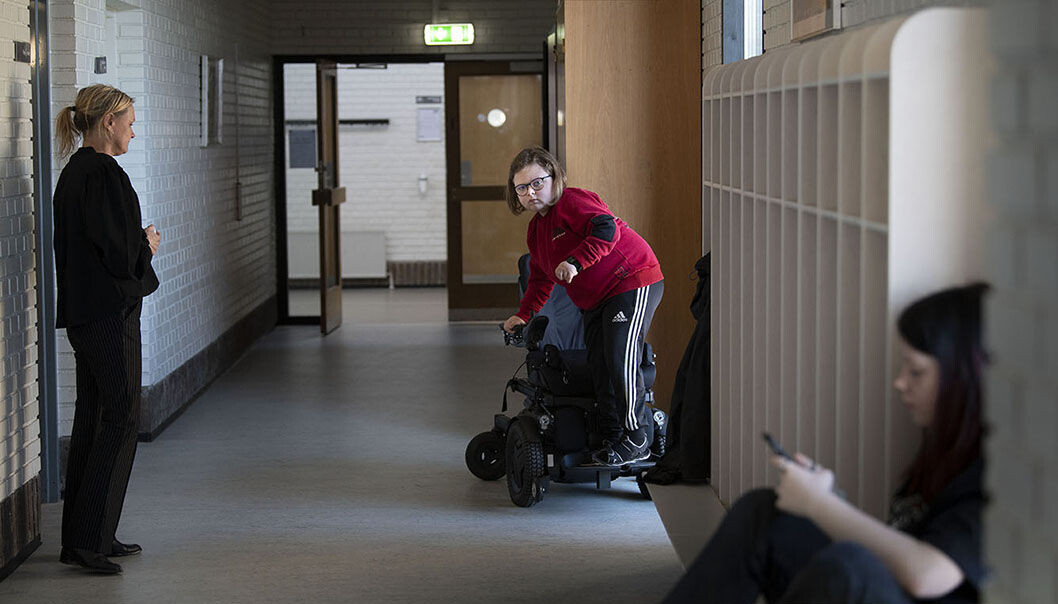 Strandby Skole har indrettet skolen og undervisningen, så flest mulige børn kan inkluderes. Anton har to hjernesygdomme og ADHD og kommer selv rundt på skolen i sin kørestol. Strandby Skole har indrettet skolen og undervisningen, så flest mulige børn kan inkluderes. Anton har to hjernesygdomme og ADHD og kommer selv rundt på skolen i sin kørestol.