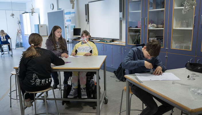 Ida har muskelsvind og sidder i kørestol, men hendes forældre insisterede på, at hun skulle gå i skole i Strandby. Ida har muskelsvind og sidder i kørestol, men hendes forældre insisterede på, at hun skulle gå i skole i Strandby.