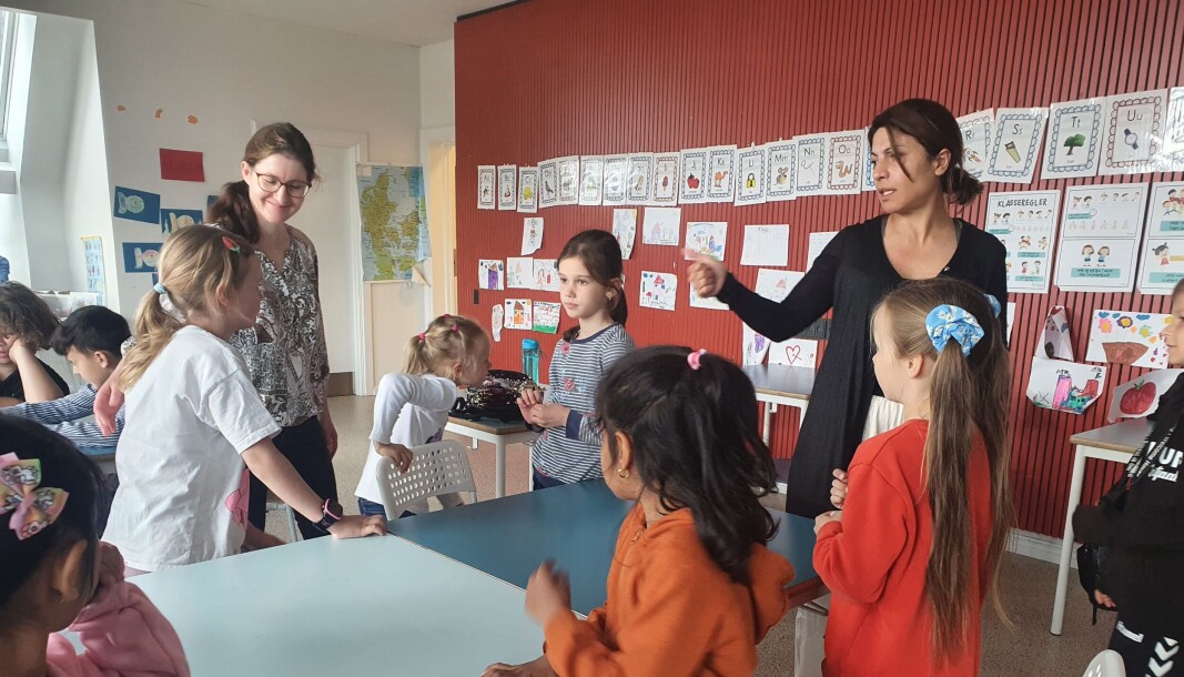 Vigerslev Allë Skole i København har modtageklasser med ukrainske elever. Nu kan personalet komme på gratis kursus målrettet modtagelse af ukrainske flygtninge. Vigerslev Allë Skole i København har modtageklasser med ukrainske elever. Nu kan personalet komme på gratis kursus målrettet modtagelse af ukrainske flygtninge.