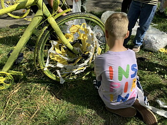 Elever fletter stof i cykelhjulene Elever fletter stof i cykelhjulene