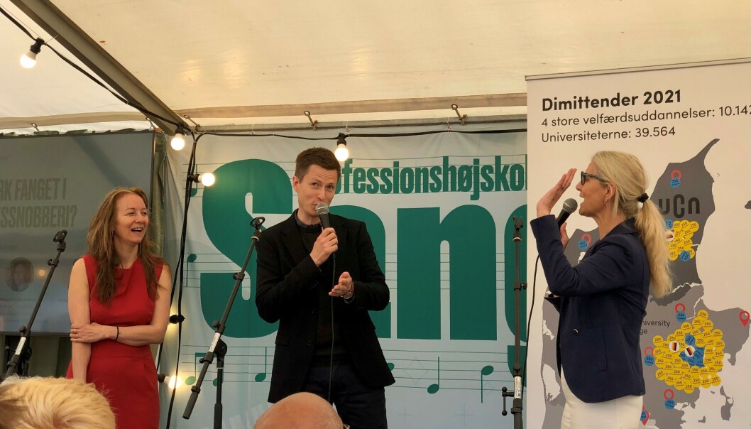 Stemningen var høj under eftermiddagens debat om blandt andet læreruddannelsen, hvor ungdomsforsker Noemi Katznelson (helt til venstre) og forfatter Knud Romer deltog foruden Jesper Petersen og Ulla Tørnæs Stemningen var høj under eftermiddagens debat om blandt andet læreruddannelsen, hvor ungdomsforsker Noemi Katznelson (helt til venstre) og forfatter Knud Romer deltog foruden Jesper Petersen og Ulla Tørnæs