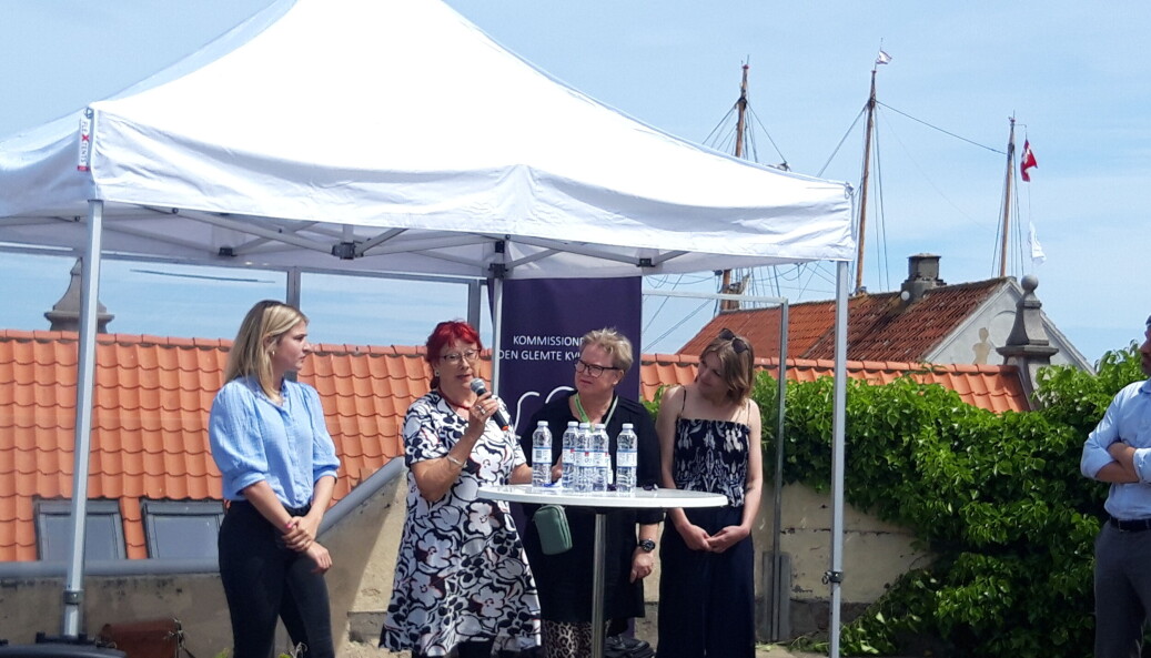 Christina Krzyrosiak Hansen, Lise Egholm, Regitze Flannov og Caroline Holdflod Nørgaard talte torsdag på Folkemødet om udfordringer og dilemmaer i forbindelse med minoritetsetniske elever, der er ramt af negativ social kontrol. Christina Krzyrosiak Hansen, Lise Egholm, Regitze Flannov og Caroline Holdflod Nørgaard talte torsdag på Folkemødet om udfordringer og dilemmaer i forbindelse med minoritetsetniske elever, der er ramt af negativ social kontrol.