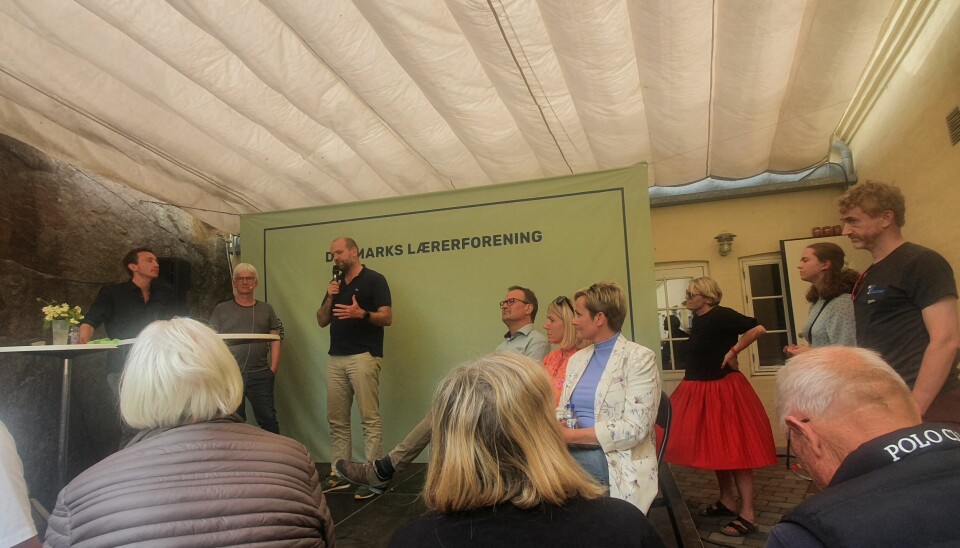 Forfatter og direktør i Djøf Sigge Winther Niielsen indledte debatten om Sammen om skoleni Danmarks Lærerforenings gård i Allinge på Bornholm