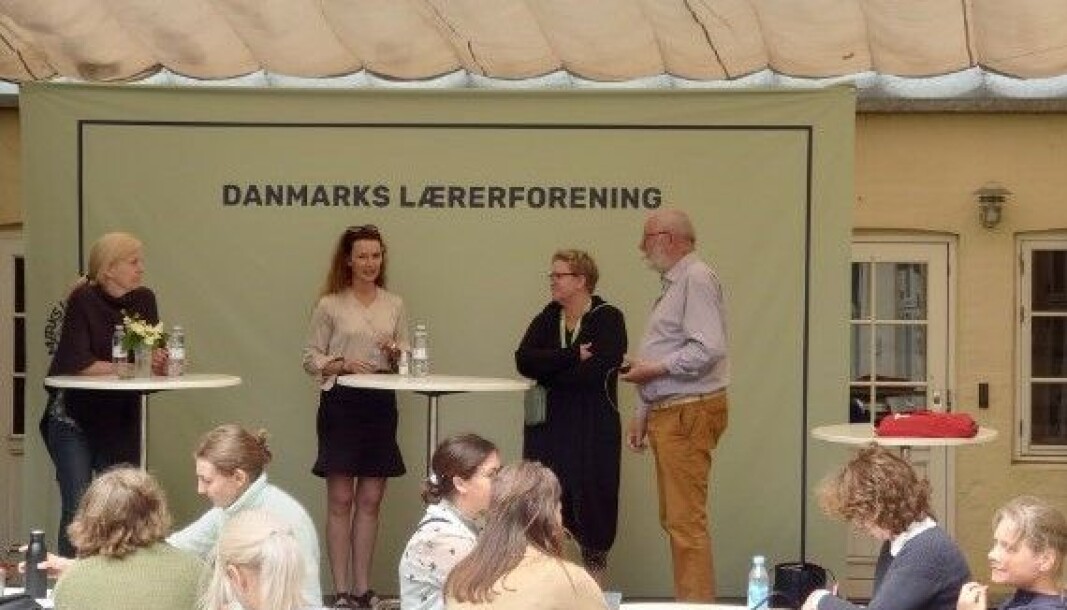 Mette Frederiksen, Lene Tanggaard og Regitze Flannov drøfter faglighed. Jens Raahauge fuger dem sammen. Mette Frederiksen, Lene Tanggaard og Regitze Flannov drøfter faglighed. Jens Raahauge fuger dem sammen.