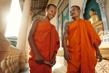I Cambodja oplever vi buddhismen på nærmeste hold.