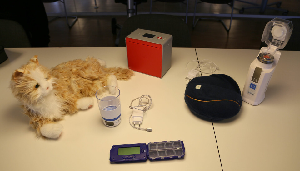 En robotkat, en elektronisk pilleknuser, en sansestimulerende musikpude og en medicindagsæske med mulighed for alarm til hvert rum er blot nogle af de 45 velfærdsteknologier, som Sosu Esbjerg skal i gang med at bruge i undervisningen.