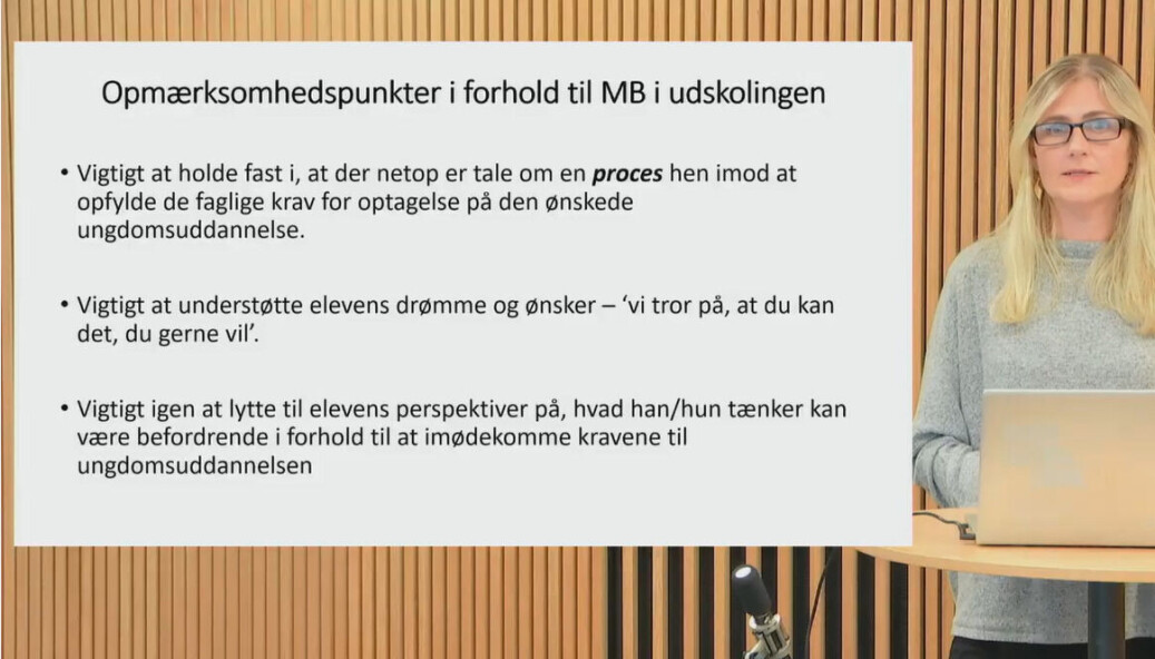 Stine Helms sætter fokus på en række opmærksomhedspunkter i forbindelse med skolernes arbejde med den nye meddelelsesnog i et webinar. Stine Helms sætter fokus på en række opmærksomhedspunkter i forbindelse med skolernes arbejde med den nye meddelelsesnog i et webinar.