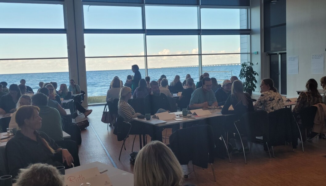 100 lærere og lærerstuderende sluttede mandagen af med et intenst program om bæredygtig undervisning på Lærerforeningens hotel Storebælt i vandkanten ved Nyborg. 100 lærere og lærerstuderende sluttede mandagen af med et intenst program om bæredygtig undervisning på Lærerforeningens hotel Storebælt i vandkanten ved Nyborg.