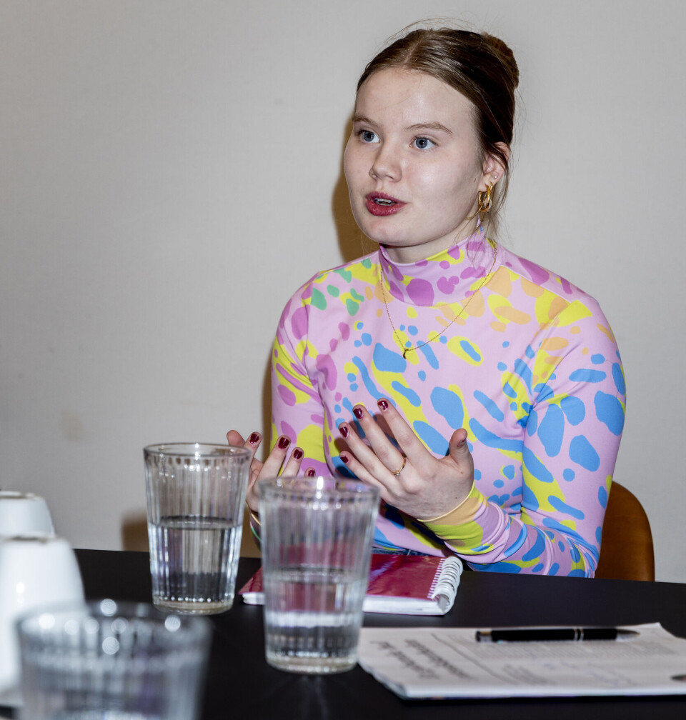 ”Vi kan jo ikke ændre, at skolen bliver digitaliseret. Men vi skal holde fast i, at samtaler også skal ske fysisk”, siger formand for Danske Skoleelever Marie Holt Hermansen. ”Vi kan jo ikke ændre, at skolen bliver digitaliseret. Men vi skal holde fast i, at samtaler også skal ske fysisk”, siger formand for Danske Skoleelever Marie Holt Hermansen.