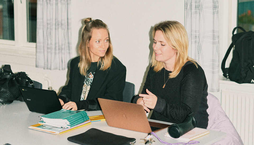 Sarah Lauridsen og Melani Kristensen begyndte som de første lærere fra Avedøre Skole i Hvidovre Kommune at arbejde med traumeinformeret pædagogik. Det har forandret klassens – og deres – liv.
