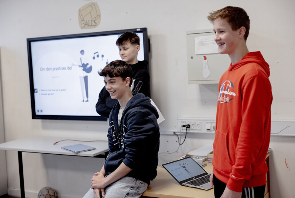 Den anden gruppe har trukket musikananalyse, og da Mikkel ikke har kunnet researche sig til meget baggrund om deres musikstykke, giver han til gengæld en personlig analyse af, hvad det betyder for ham. Den anden gruppe har trukket musikananalyse, og da Mikkel ikke har kunnet researche sig til meget baggrund om deres musikstykke, giver han til gengæld en personlig analyse af, hvad det betyder for ham.