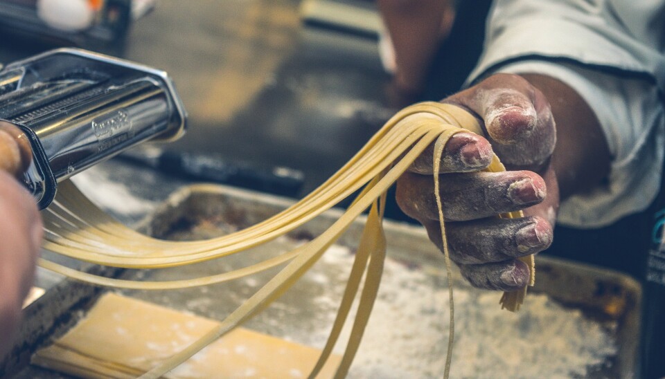 Hvordan skal pastadejen gerne hvile i ca. 30 minutter (madlavning og fødevarebevidsthed)? Eller hvor stammer pastaen egentlig fra?