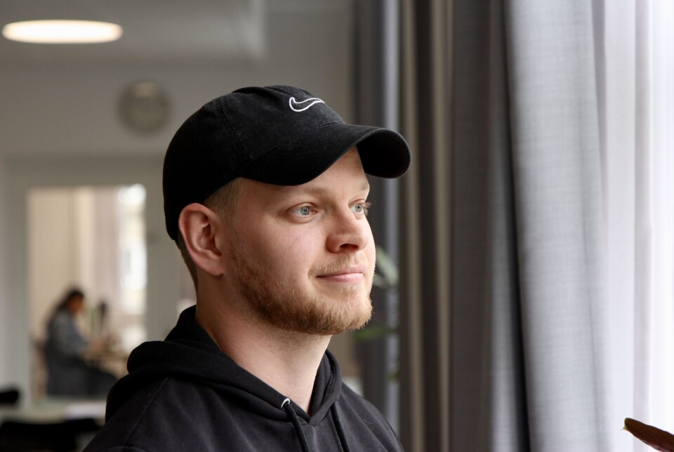 Johan Schwaner Bendtsen blev færdig som lærer i sommer, men har arbejdet som lærer på Amager Fælled Skole i to år. For ham personligt fylder lovindgrebet ikke noget i dagligdagen.