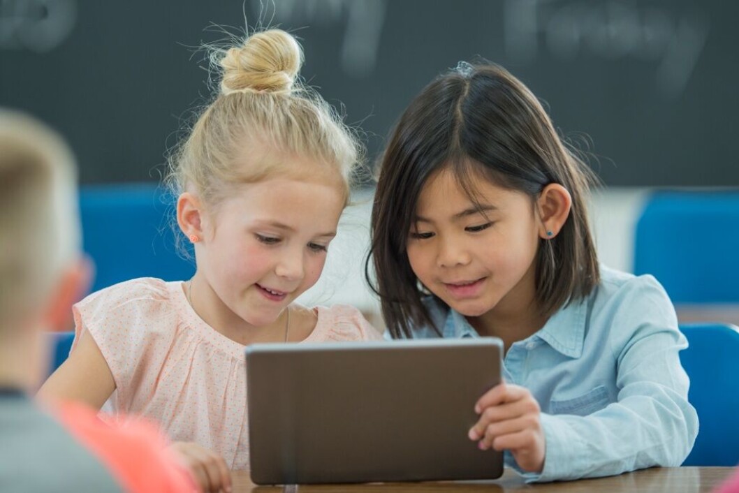 På to år er antallet af lærere, der bruger iPads i undervisningen, skrumpet fra hver sjette til hver fjerde. På to år er antallet af lærere, der bruger iPads i undervisningen, skrumpet fra hver sjette til hver fjerde.