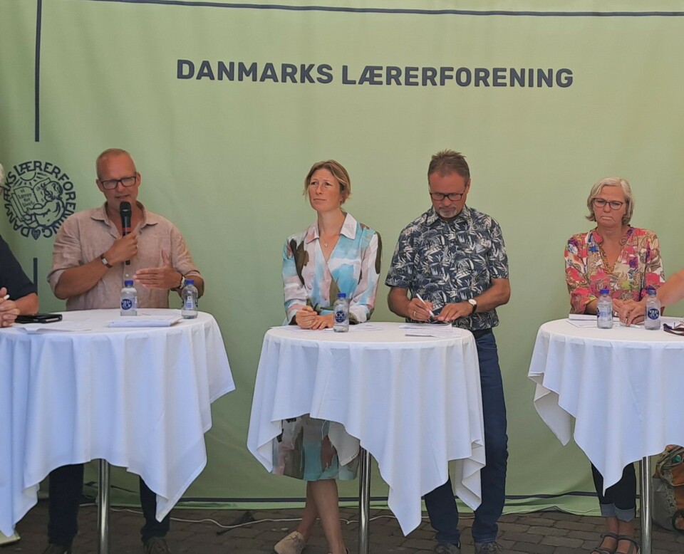 Skoleforsker Louise Klinge drømmer om firewalls på skolernes computere for at holde eleverne fra at spille, streame, shoppe og gå på sociale medier. Det fortalte hun på DLF's debat på Folkemødet.