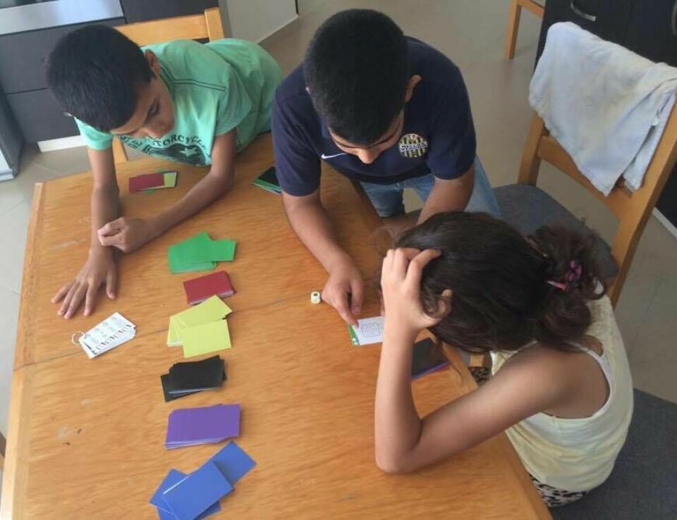Børn afprøver Multi Math - fra besøget i Mellemøsten.