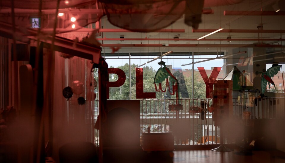 På 10 af landets 18 læreruddannelser er der oprettet et såkaldt Playlab. På billedet ses det to etager store Playlab på Københavns Professionshøjskoles Campus Carlsberg