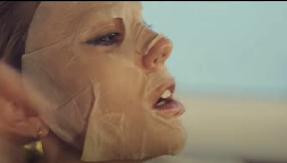Screenshot fra musikvideoen ”F*ck Panser”.