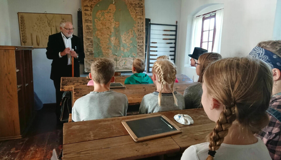 Museet tilbyder historisk skoleundervisning, hvor pensionerede lærere giver skoleklasser indblik i skolehverdagen anno 1784 på Gærup Skole og 1958 på Brahetrolleborg Skole.