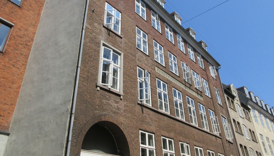 Ole Blåkilde var konsulent i Danmarks Lærerforenings sekretariat - dengang i Kompagnistræde - i 1970'erne og i Lærernes Centraloganisation i Løngangsstræde i 1980'erne og 90'erne.
