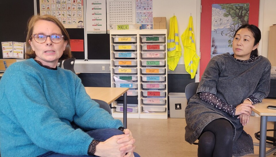 ”Vi skal jo være professionelle. Men for de unge lærere er det utrolig svært”, fortæller Astrid Brødbæk og Gitte Sibbesen, der oplever, at en større og større del af tiden i personalerum og forberedelseslokaler går med, at lærere hjælper hinanden med at formulere svar til forældre på Aula.