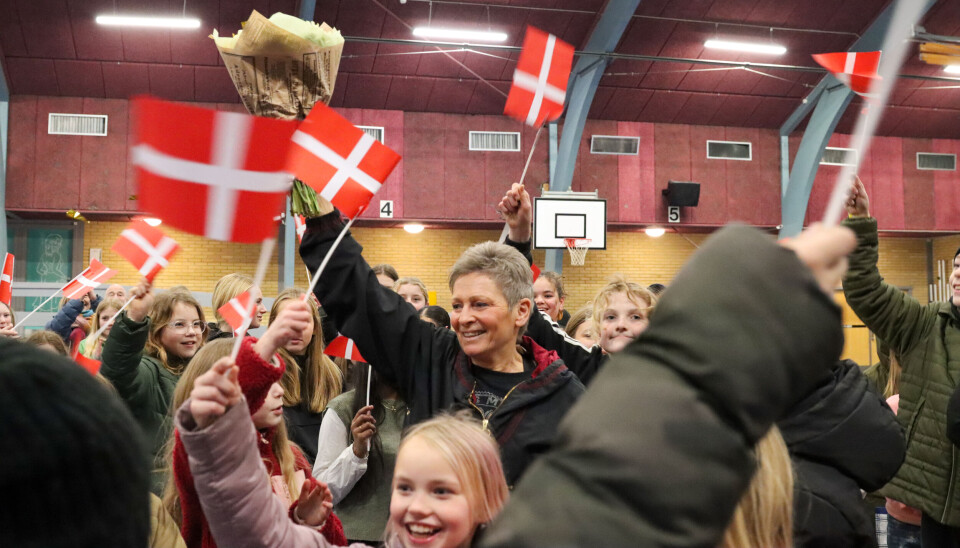 Kit Aagesen Goth blev overrasket af elever og kollegaer i hallen ved Nykøbing Skole.