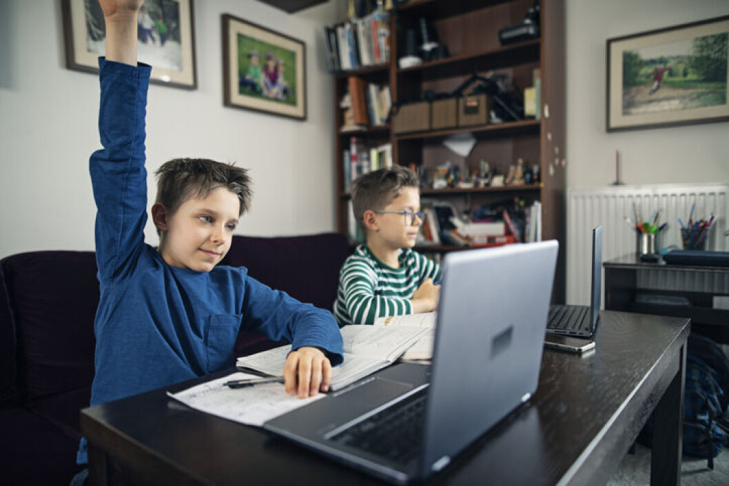 En midlertidig forlængelse af nødloven betyder, at hjemsendte elever stadig kan få nødundervisning efter på tirsdag. En midlertidig forlængelse af nødloven betyder, at hjemsendte elever stadig kan få nødundervisning efter på tirsdag.