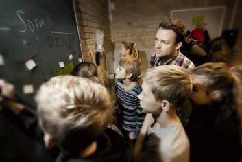 »Min undervisning er meget struktureret og lærerstyret. Sådan er der flest muligt, der arbejder mest muligt«, siger lærer Kristoffer Wiedemann. »Min undervisning er meget struktureret og lærerstyret. Sådan er der flest muligt, der arbejder mest muligt«, siger lærer Kristoffer Wiedemann.