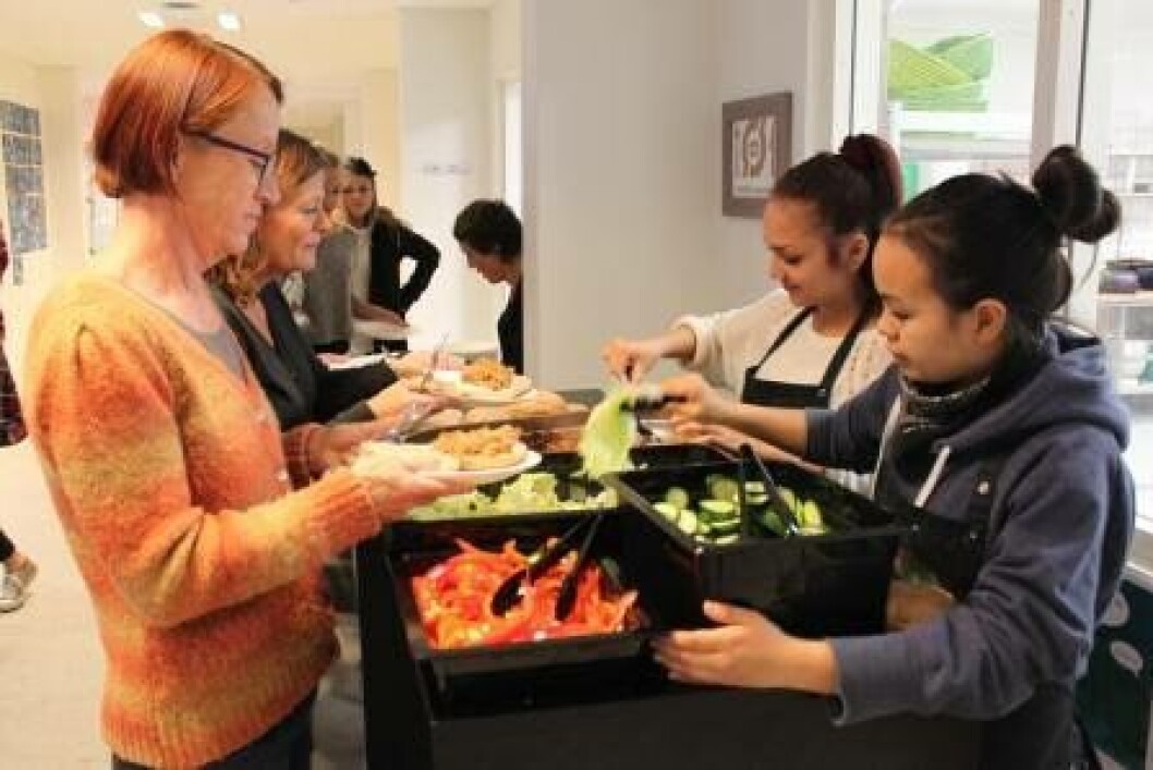 Pulled pork-burgere var på menuen til elever og gæster, da UCL, Svendborg Kommune og Nymarkskolen lancerede udbredelsen af skolemadsprojektet Loma til 5 skoler i Aalborg, Herning, Ishøj og Svendborg. Pulled pork-burgere var på menuen til elever og gæster, da UCL, Svendborg Kommune og Nymarkskolen lancerede udbredelsen af skolemadsprojektet Loma til 5 skoler i Aalborg, Herning, Ishøj og Svendborg.