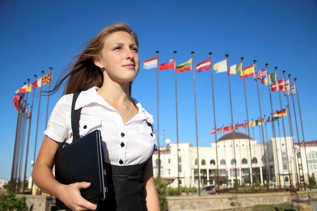 De to uddannelsesprogrammer Erasmus+ og Nordplus har million-store pengepuljer, som danske skoler kan søge midler fra til arbejde og projekter på tværs af landegrænser. De to uddannelsesprogrammer Erasmus+ og Nordplus har million-store pengepuljer, som danske skoler kan søge midler fra til arbejde og projekter på tværs af landegrænser.