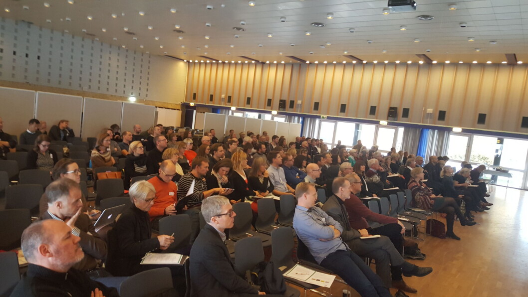 Risikoen for at deltagerne vil blive smittet af coronavirus, får arrangørerer til udsætte kurser og konferencer. Nogle har allerede nye datoer parat, mens andre afventer situationen. Risikoen for at deltagerne vil blive smittet af coronavirus, får arrangørerer til udsætte kurser og konferencer. Nogle har allerede nye datoer parat, mens andre afventer situationen.