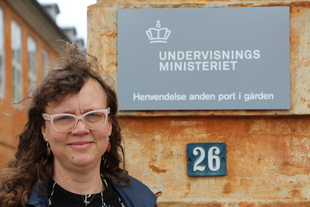 Signe Rørdam Thomsen er tillidsrepræsentantsuppleant for lærerne i Undervisningsministeriet. Signe Rørdam Thomsen er tillidsrepræsentantsuppleant for lærerne i Undervisningsministeriet.