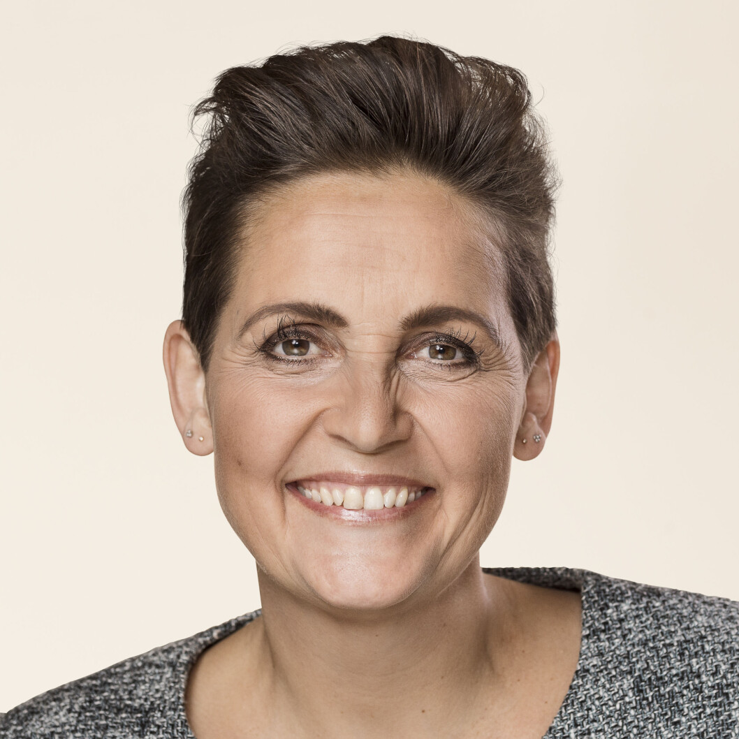 ”Vi løfter ansvaret væk fra den enkelte underviser og over på Folketinget i forhold til det konkrete undervisningsmateriale”, siger Pia Olsen Dyhr til Berlingske. ”Vi løfter ansvaret væk fra den enkelte underviser og over på Folketinget i forhold til det konkrete undervisningsmateriale”, siger Pia Olsen Dyhr til Berlingske.