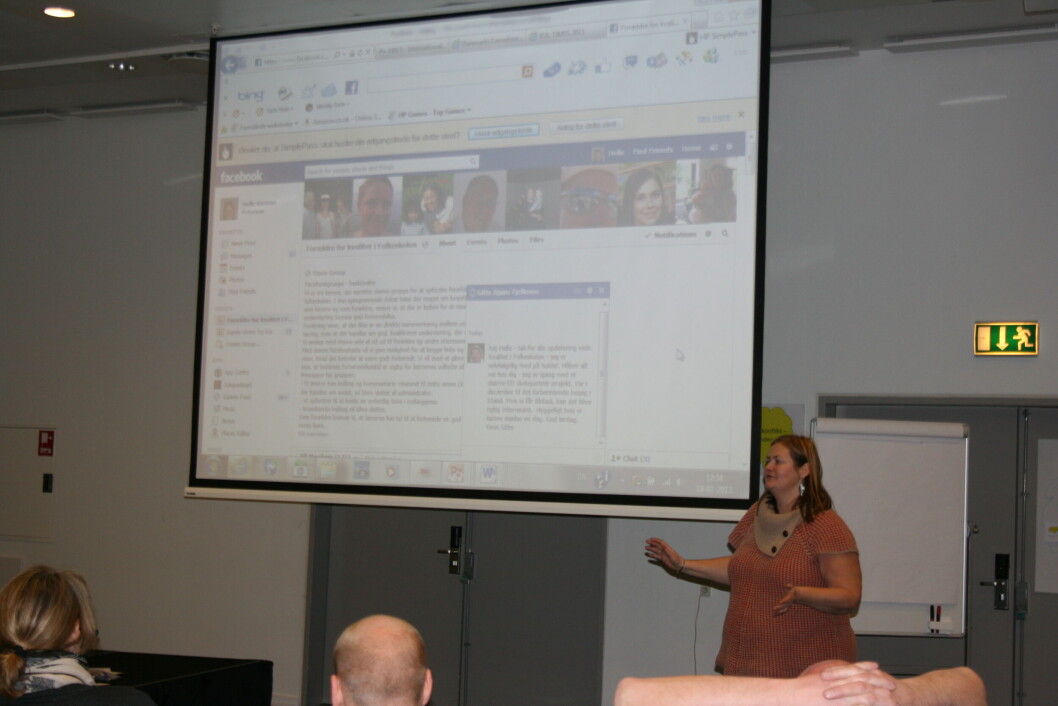 Som afslutning på weekendens seminar præsenterede grupperne deres projekter for hinanden. Her præsenterer lærer ved Hellerup Skole Helle Kirstine Petersen Facebookgruppen 'Forældre for kvalitet i folkeskolen'. Som afslutning på weekendens seminar præsenterede grupperne deres projekter for hinanden. Her præsenterer lærer ved Hellerup Skole Helle Kirstine Petersen Facebookgruppen 'Forældre for kvalitet i folkeskolen'.
