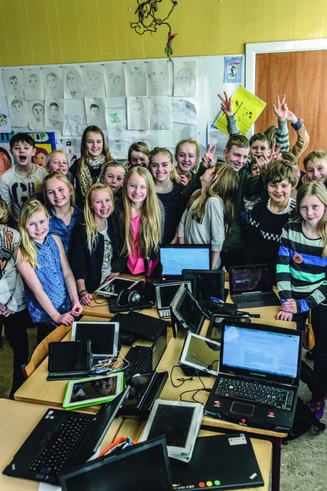 For lærerne er det en udfordring med de mange forskellige computere og styresystemer lige fra XP til Ubuntu. Her er 4.c på Sejs Skole med al deres isenkram. For lærerne er det en udfordring med de mange forskellige computere og styresystemer lige fra XP til Ubuntu. Her er 4.c på Sejs Skole med al deres isenkram.