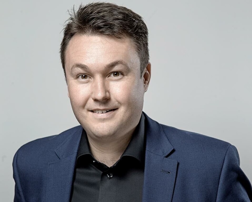Anders Kronborg, Esbjerg, er lærer og helt nyt folketingsmedlem for Socialdemokraterne. Og han synes helt personligt, det er en god ide at sætte penge af til en lærer-arbejdstidsaftale. Anders Kronborg, Esbjerg, er lærer og helt nyt folketingsmedlem for Socialdemokraterne. Og han synes helt personligt, det er en god ide at sætte penge af til en lærer-arbejdstidsaftale.